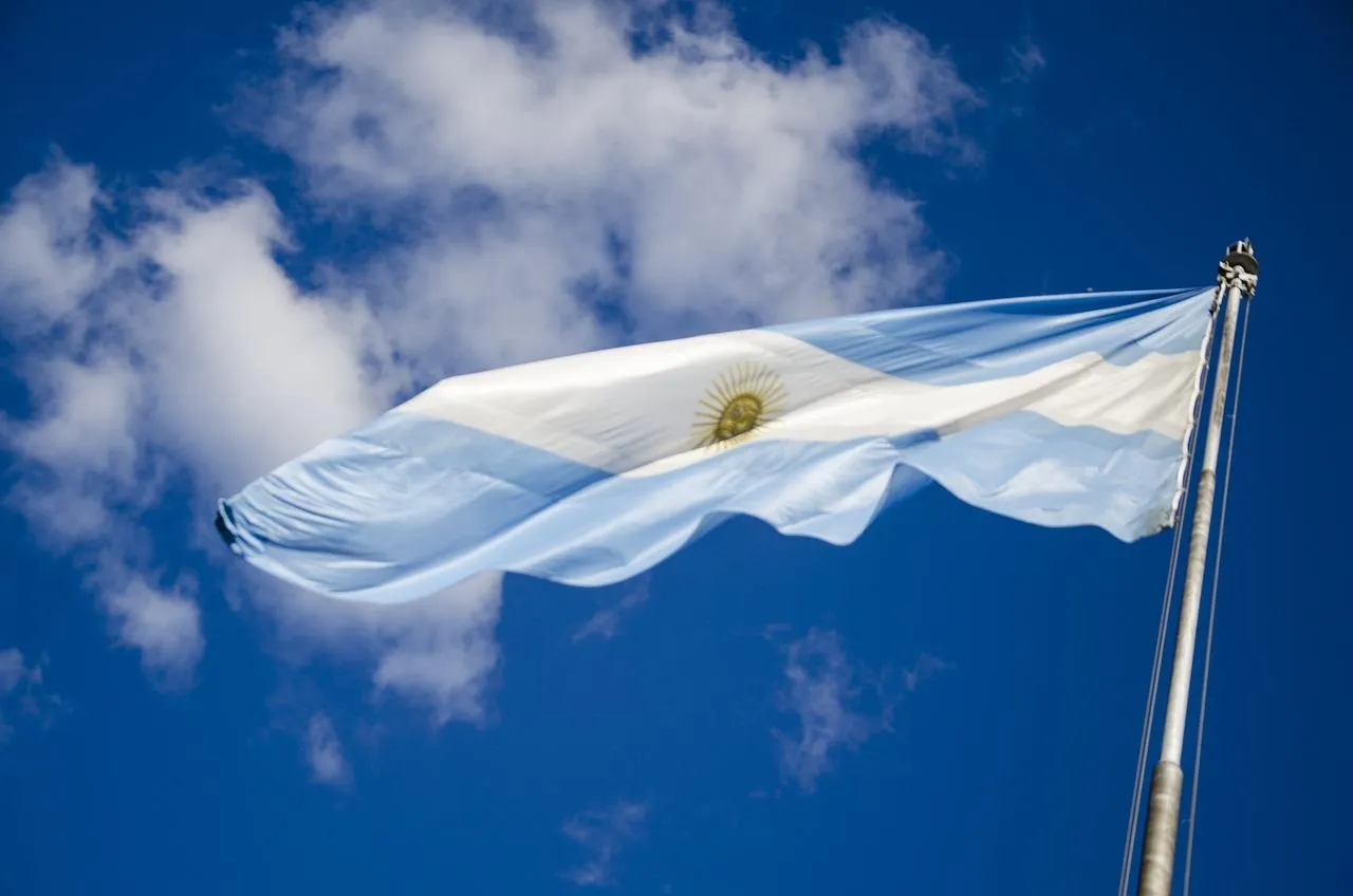 Argentina, Milei conquista i mercati: il peso si rafforza e tornano gli investitori esteri