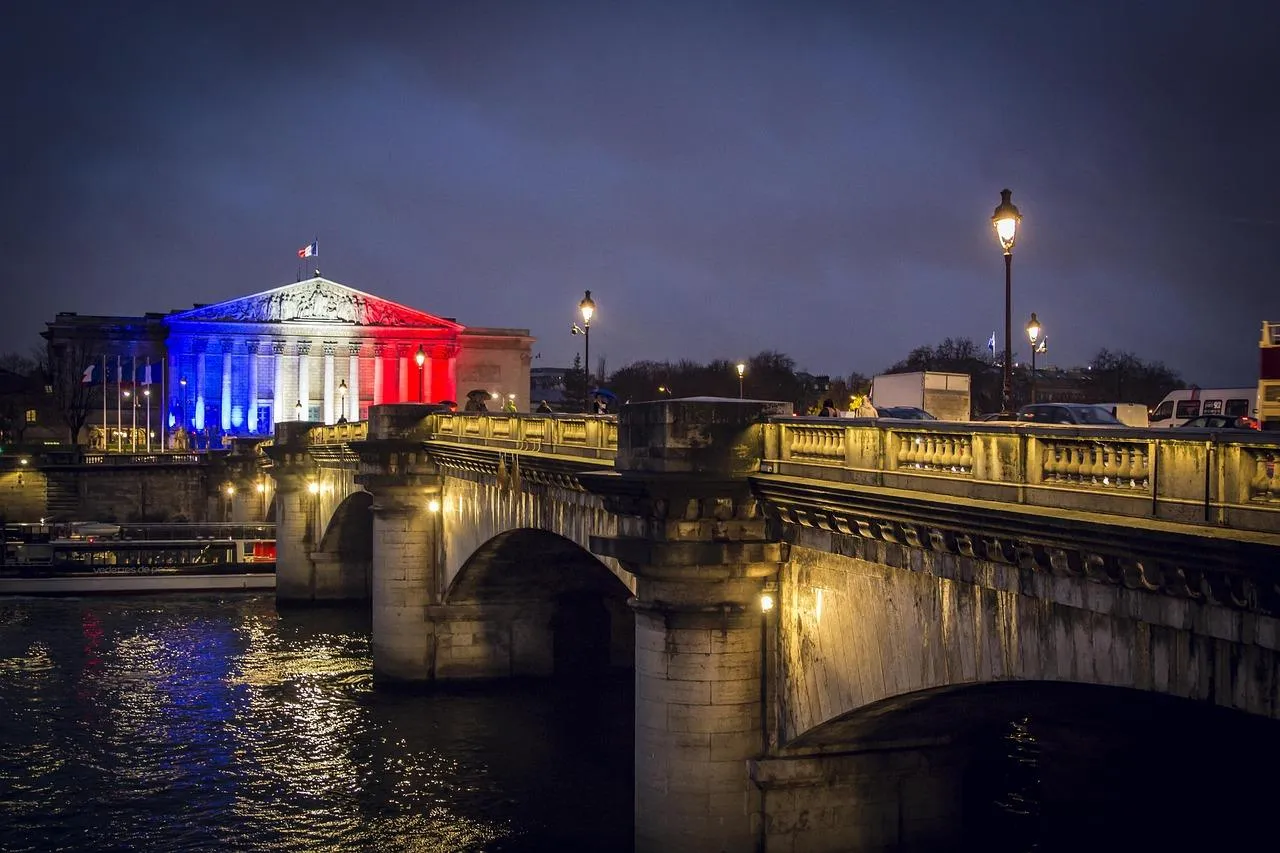 Francia, lo shock politico pesa sul CAC 40, ma non sull’Europa