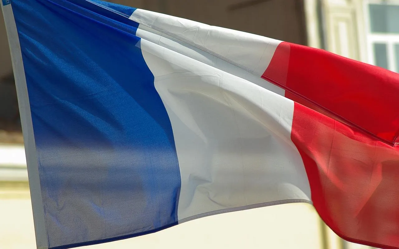 Francia al voto e mercati in allerta, rischi crescenti su spread ed euro