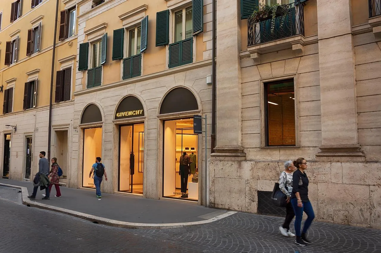 Cosa svela il testamento di Armani: IPO lontana, futuro francese?