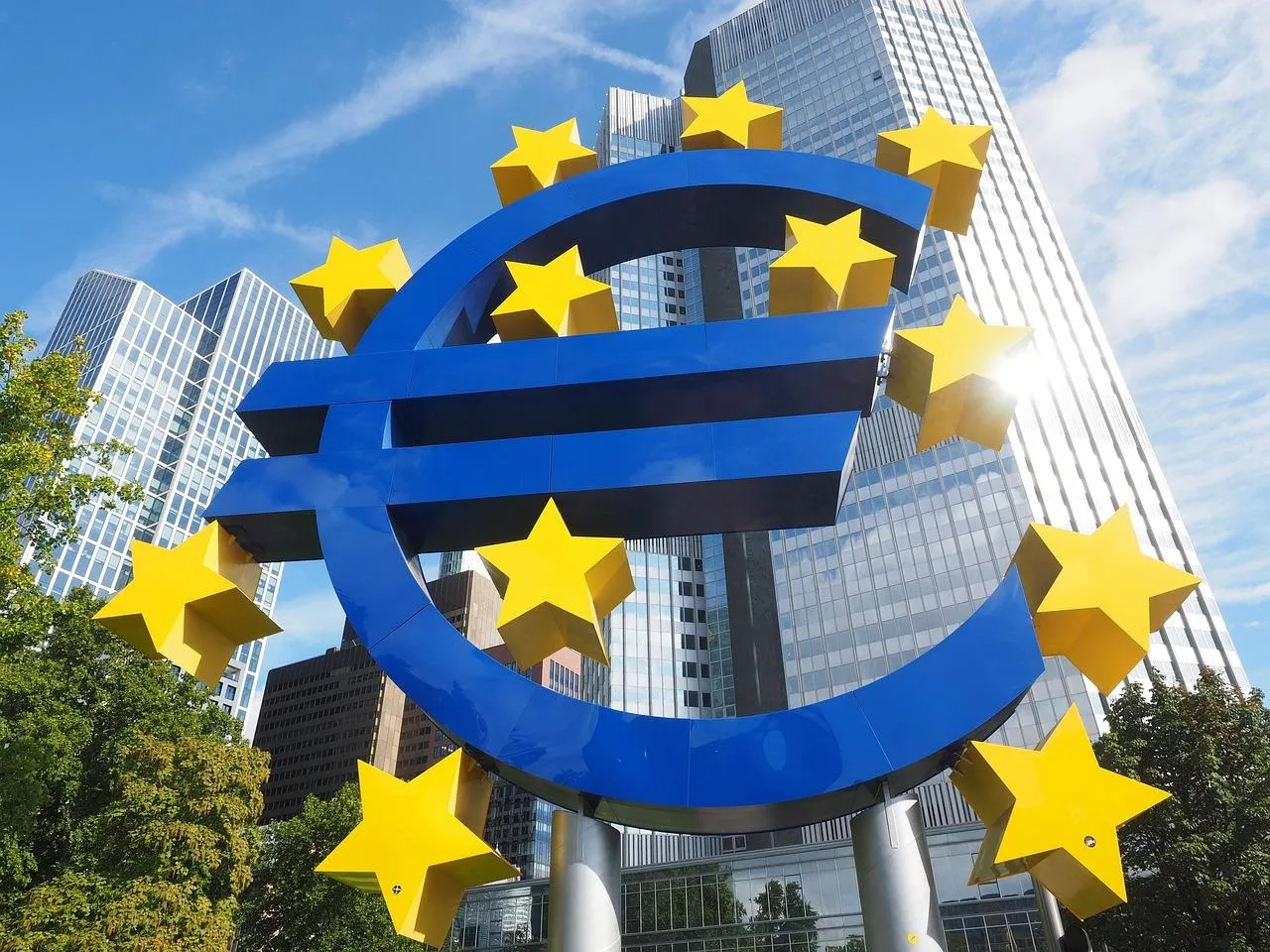BCE, tassi previsti fermi al 2% ma nel 2026 si prepara la svolta