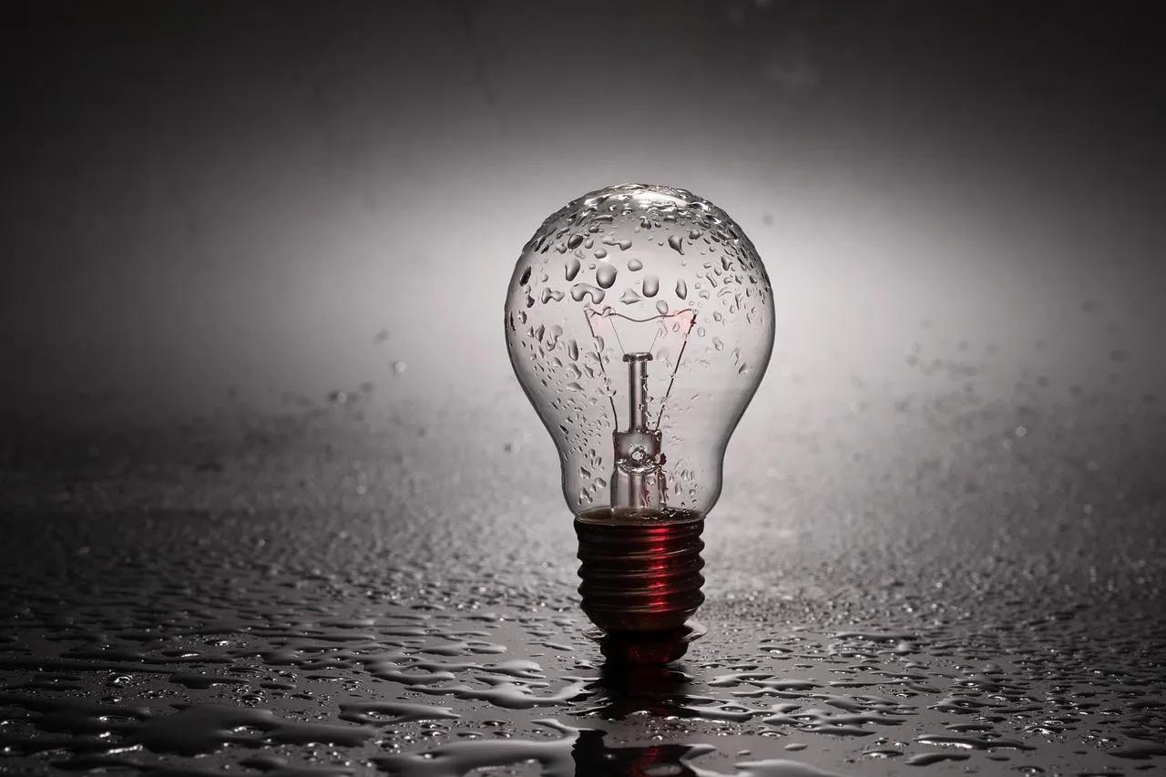 Transizione energetica tra AI, crisi climatica e ritorno ai fondamentali